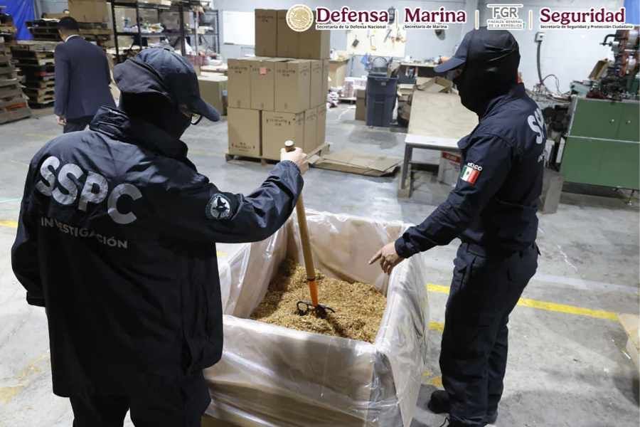 Aseguran 60 toneladas de cigarros pirata en Edomex, detienen a 3