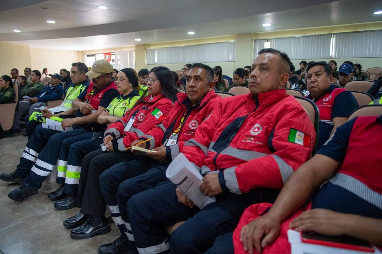 Capacitan en Edomex a personal de Protección Civil