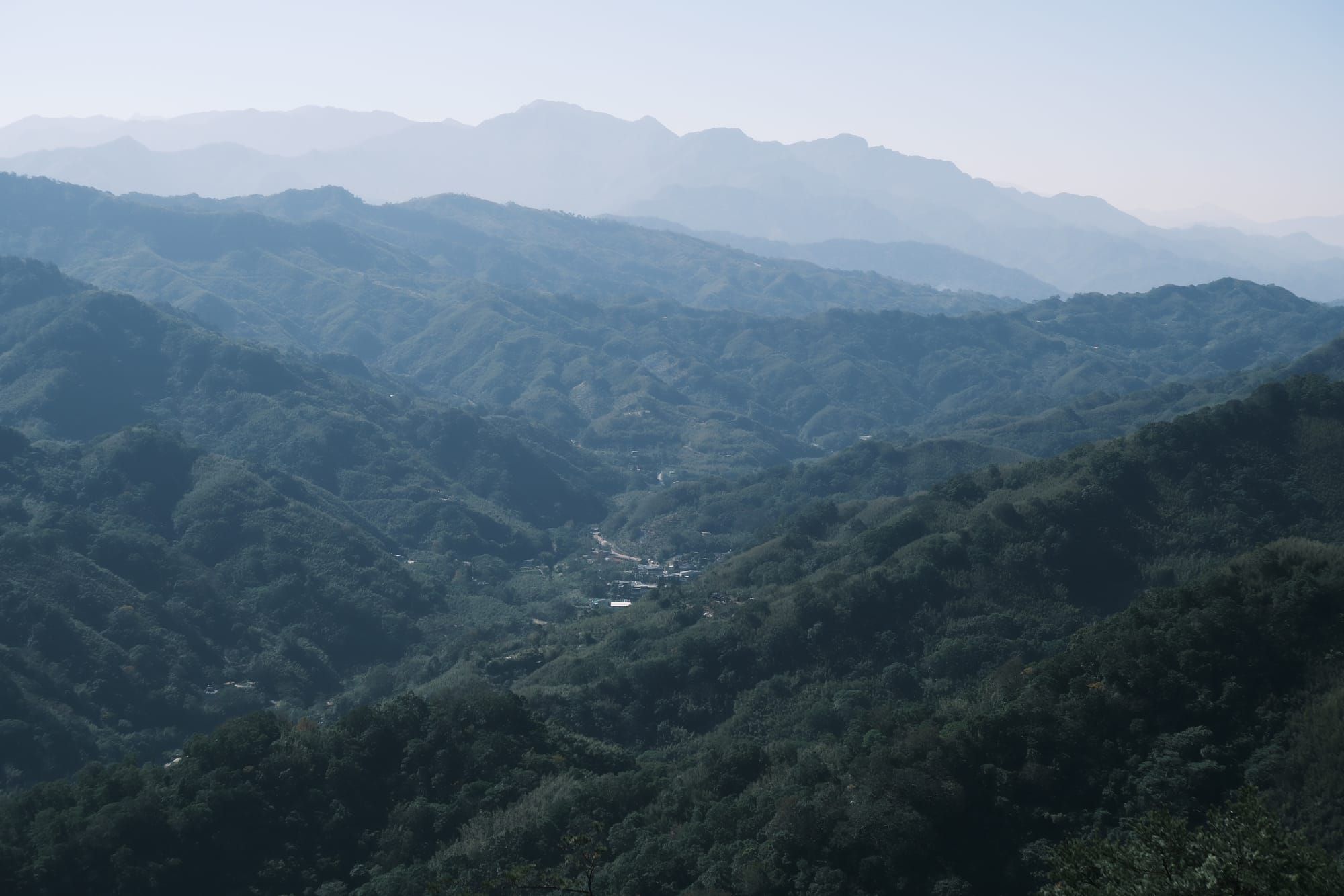 五寮尖｜攀過拉繩斷崖，走進被時間留下的煤礦遺址