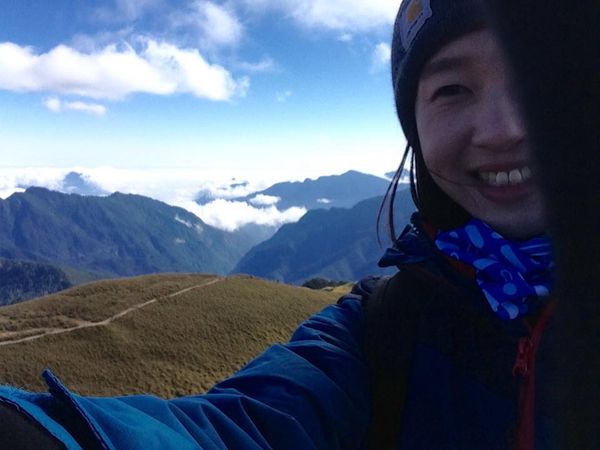 學會不去追趕，也是一種前進｜專訪淺堤主唱 依玲