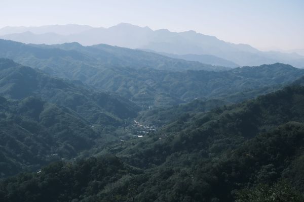 五寮尖｜攀過拉繩斷崖，走進被時間留下的煤礦遺址