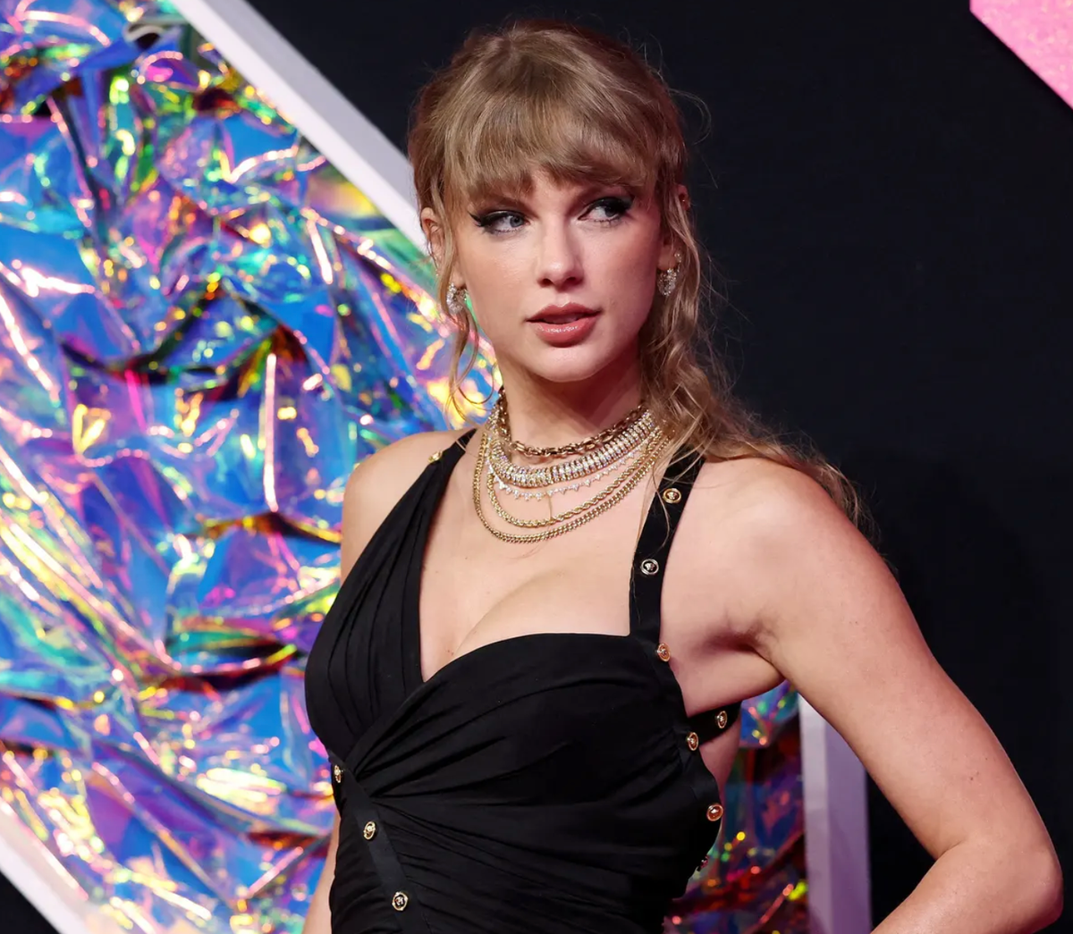 Teýlor Swift “Spotify”-den 100 million dolar gazandy, ýöne bu hemmesi däl