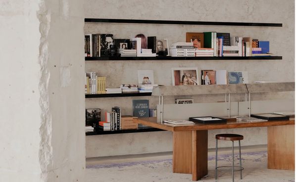 «Saint Laurent» Parižde kitap dükanyny açdy