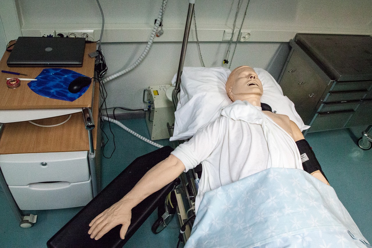 paramedics-doll-1142284_1280
