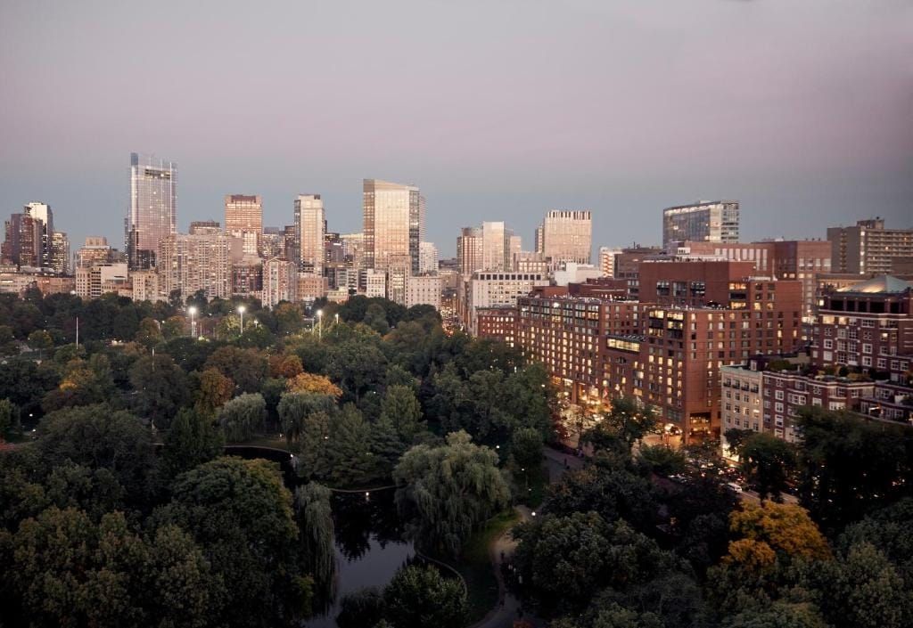 COMBIEN ÇA COUTE ? L’Hôtel 5 étoiles des Bleus à Boston