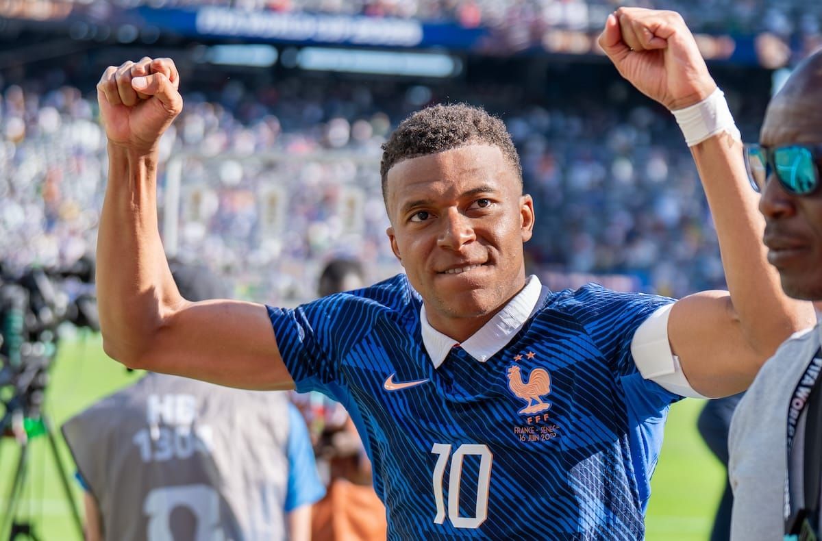 Samuel Eto'o s'interroge : les Français eux-mêmes sont-ils racistes envers Kylian Mbappé ?