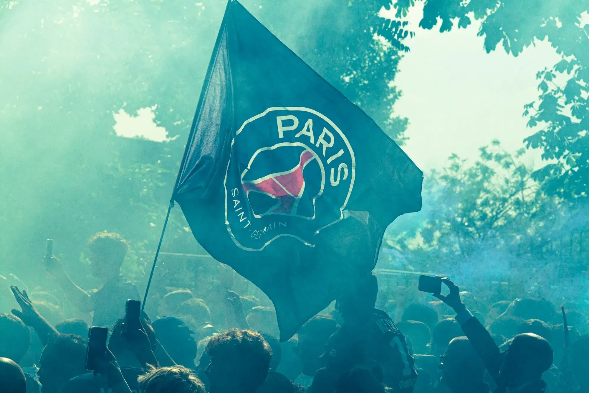 Le PSG vers un clash avec Senny Mayulu ?