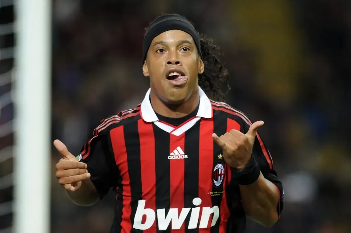 La bombe du mercato : Ronaldinho (46 ans) signe en Série C italienne !