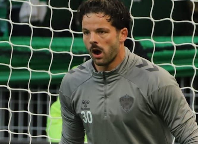 EXCLU - Saint-Etienne : Gautier Larsonneur devrait perdre sa place dans le but !