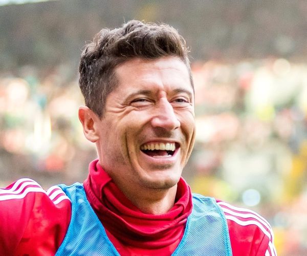 En fin de contrat en juin prochain avec le Barça, Robert Lewandowski est dans l'expectative (photo : Sven Mandel - CC BY 3.0)