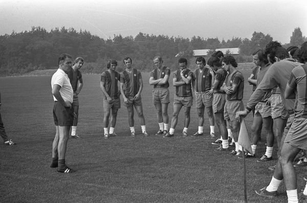 (Série) Entraîneurs légendaires : Rinus Michels, l’homme qui a créé le grand Barça