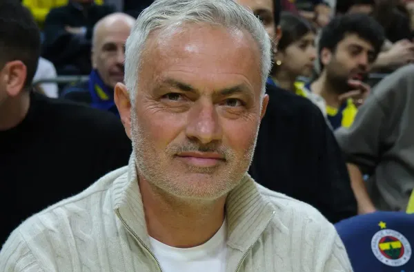 José Mourinho refroidit la rumeur : « Personne du Real Madrid ne m'a contacté »