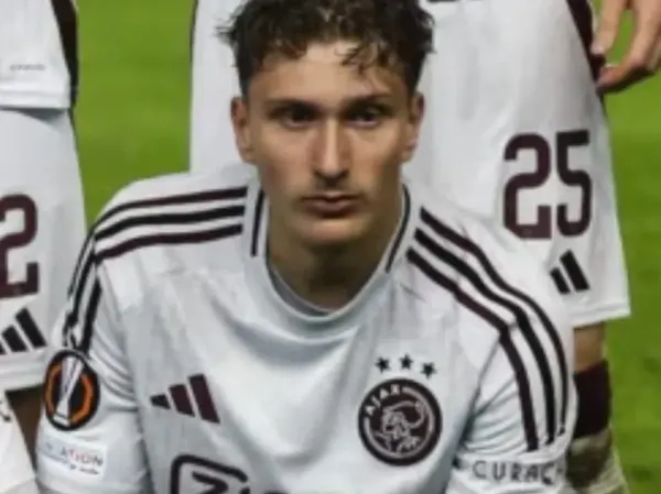 Qui est Mika Godts, la piste inattendue du PSG en attaque ?