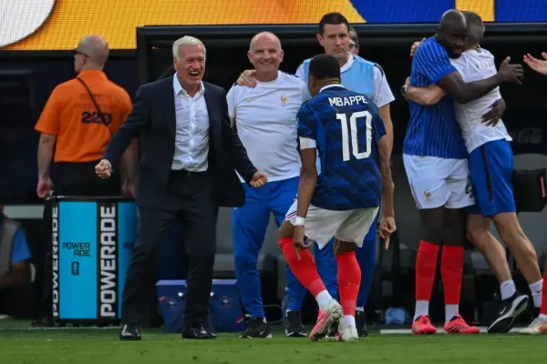 Mbappé à Deschamps : « Je me sens privilégié d’avoir pu être aux côtés de l’une des plus grandes légendes de notre pays »