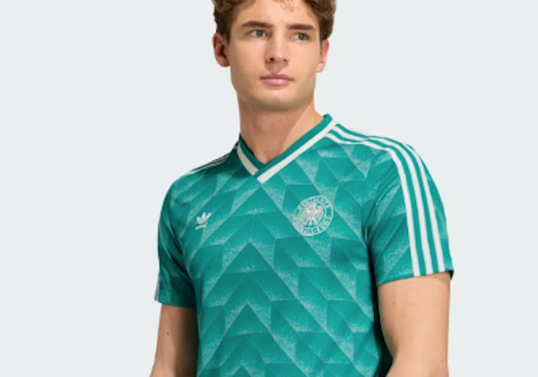 Le maillot interdit : pourquoi l’Allemagne jouera en noir aux Pays-Bas et pas en vert, comme prévu
