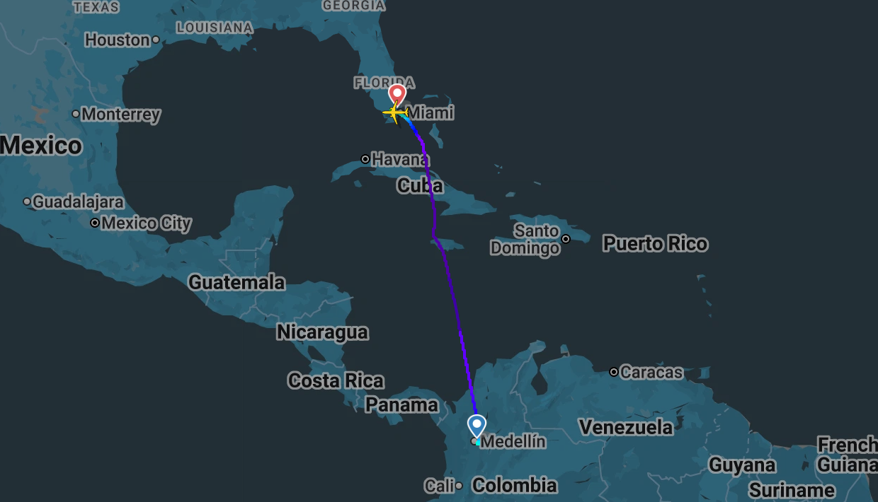 Flightradar24 map showing Avianca Flight 42 from Medellín diverting to Miami instead of continuing to New York