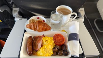 British Airways Business Class Got Me a Lounge, Breakfast and an Economy Seat