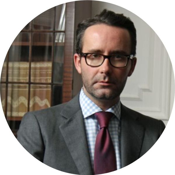 Bombardear la Historia