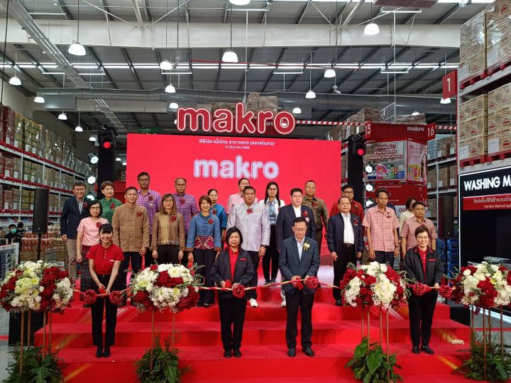 หอการค้าโคราชร่วมเป็นเกียรติในพิธีเปิด แม็คโคร สาขาจอหอ นครราชสีมา.