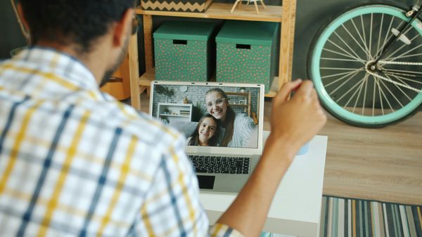Best Gifts for Long-Distance Relationships