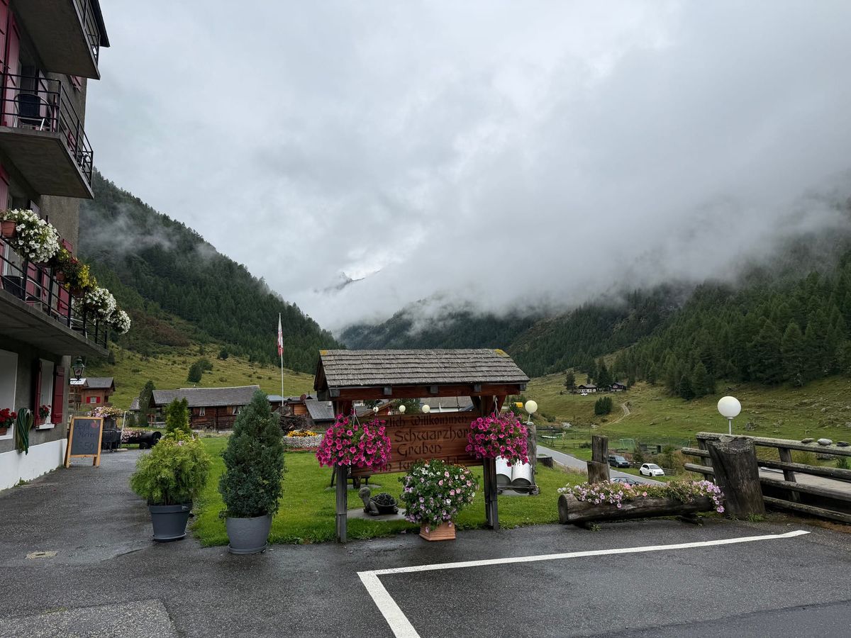 Haute Route Day 8 - Teleporting from Zinal to Gruben