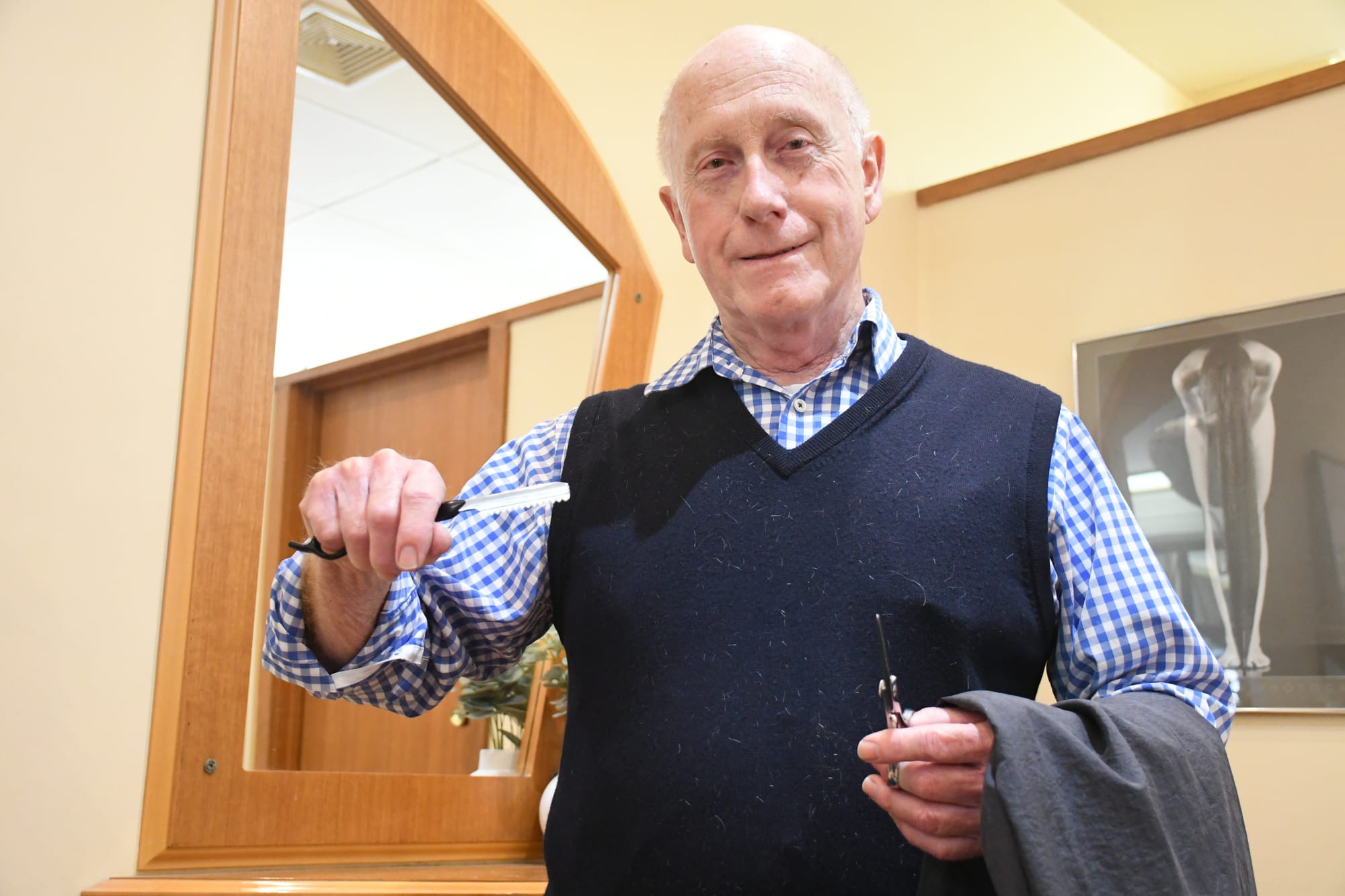 Hairdresser hangs up the clippers after 40 years