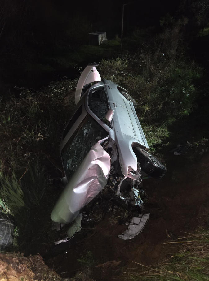 Men taken to hospital after Hills crash