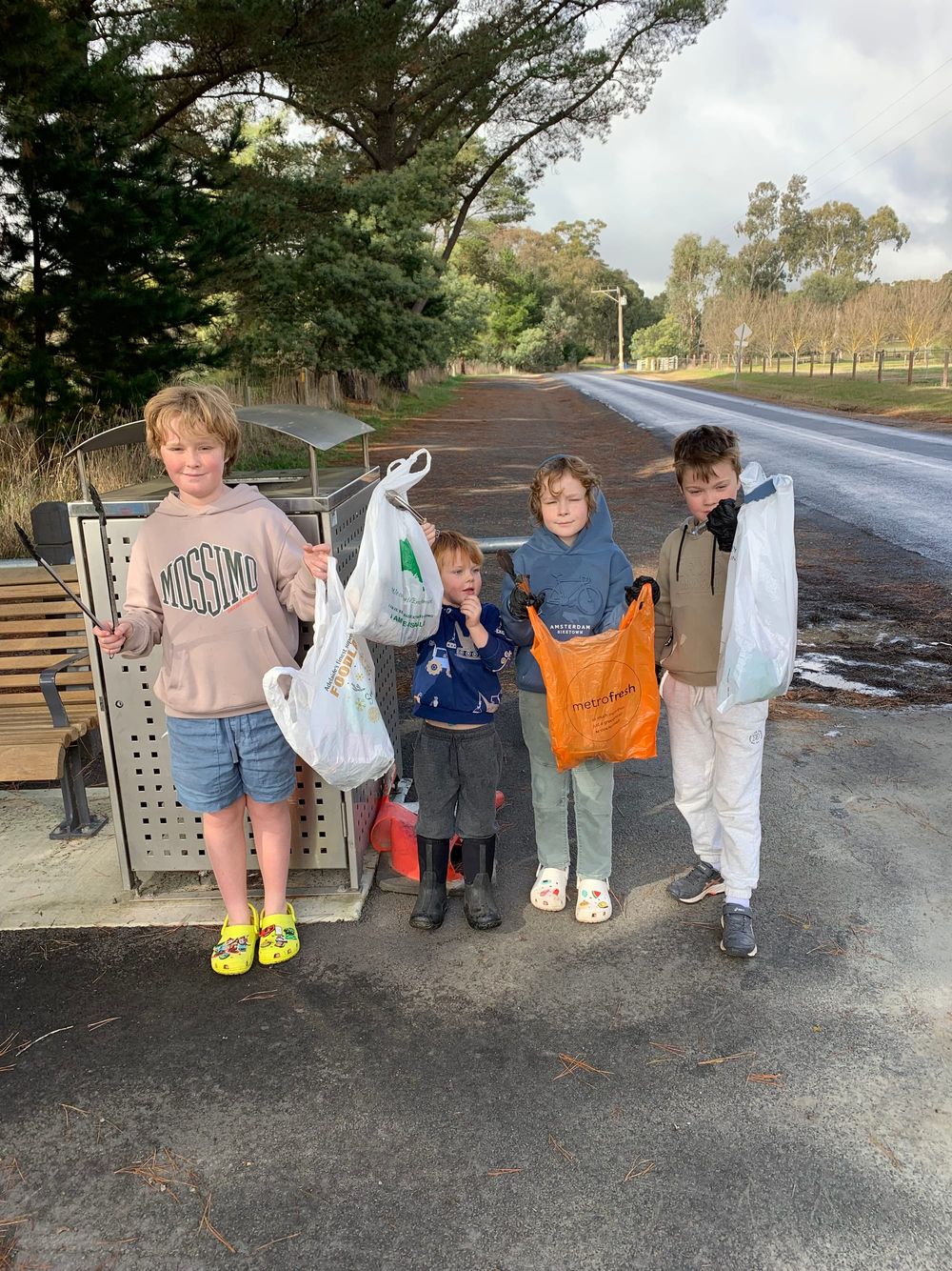 Students on holiday mission to clean up community post image