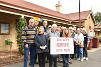 Residents petition council to keep visitor centre post image