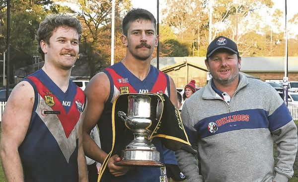 Bulldogs snare Courier glory post image