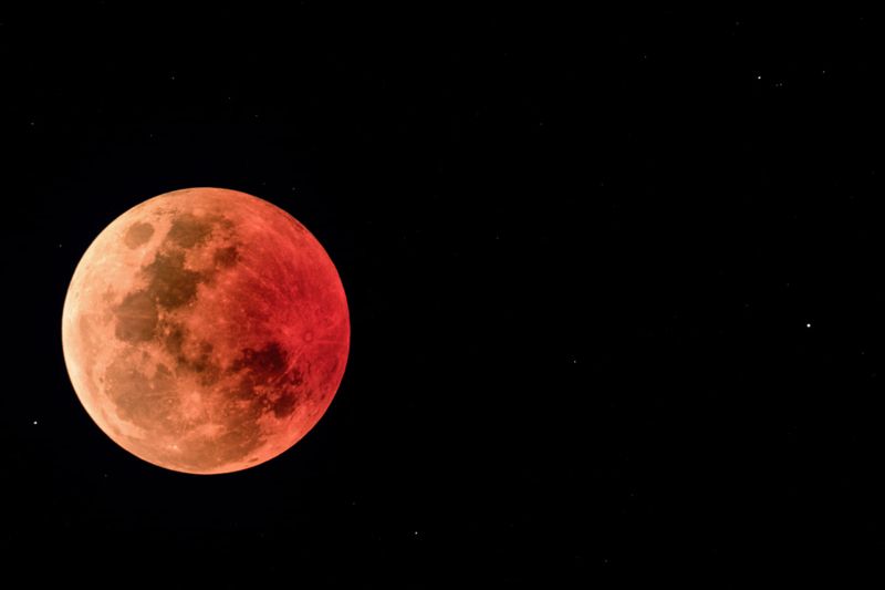 I see the blood moon arisin' post image