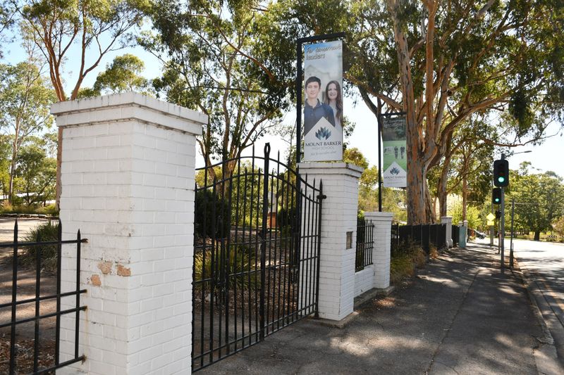 Heritage gates to move for $40m roundabout upgrade post image