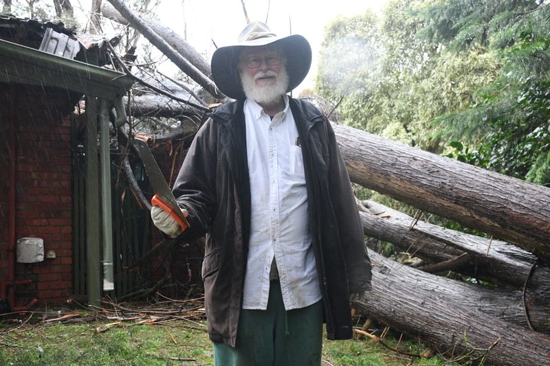 Wet and wild weather lashes the Hills post image