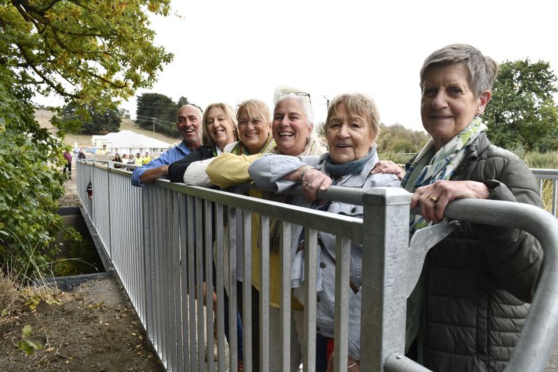 Plastic bags turn into Mt Barker footbridge post image