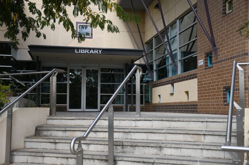 Council to explore keeping library where it is post image