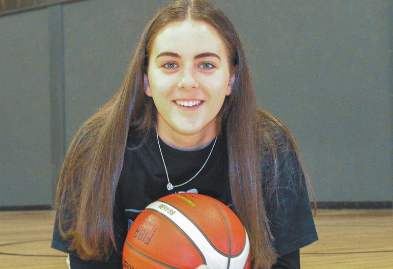 Hills basketballer heading for the US post image