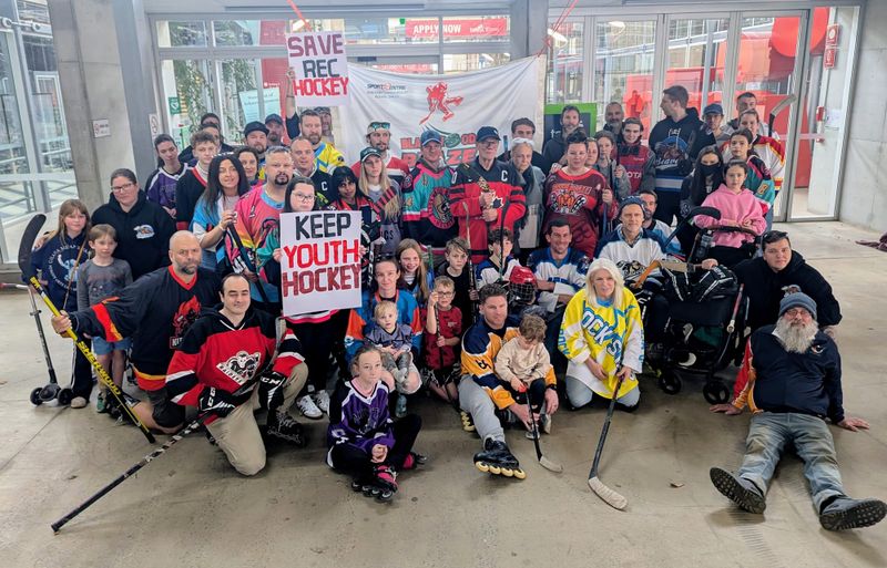 Players fight to save inline hockey post image