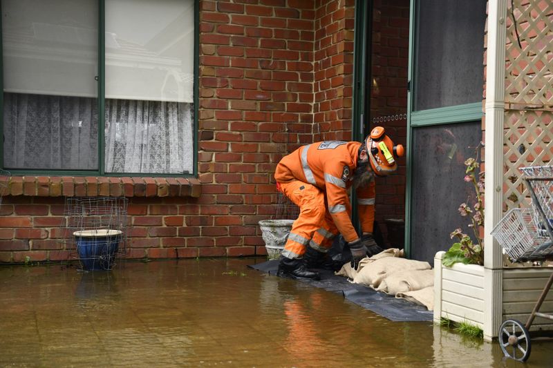 Wind and hail lashes the Hills post image