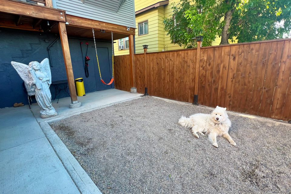 King George's throne of pea gravel
