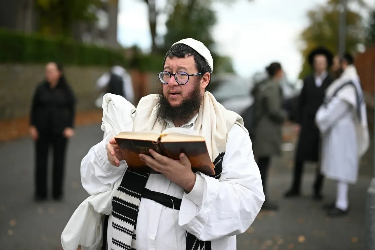 No charges yet over synagogue attack
