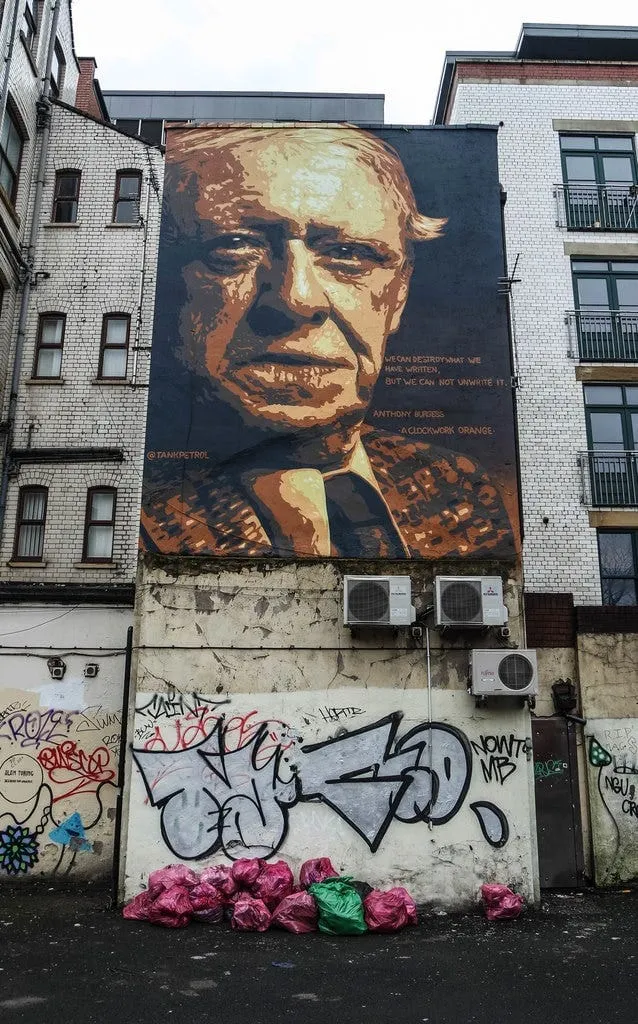 'An ugly world with ramshackle houses and foul back alleys'