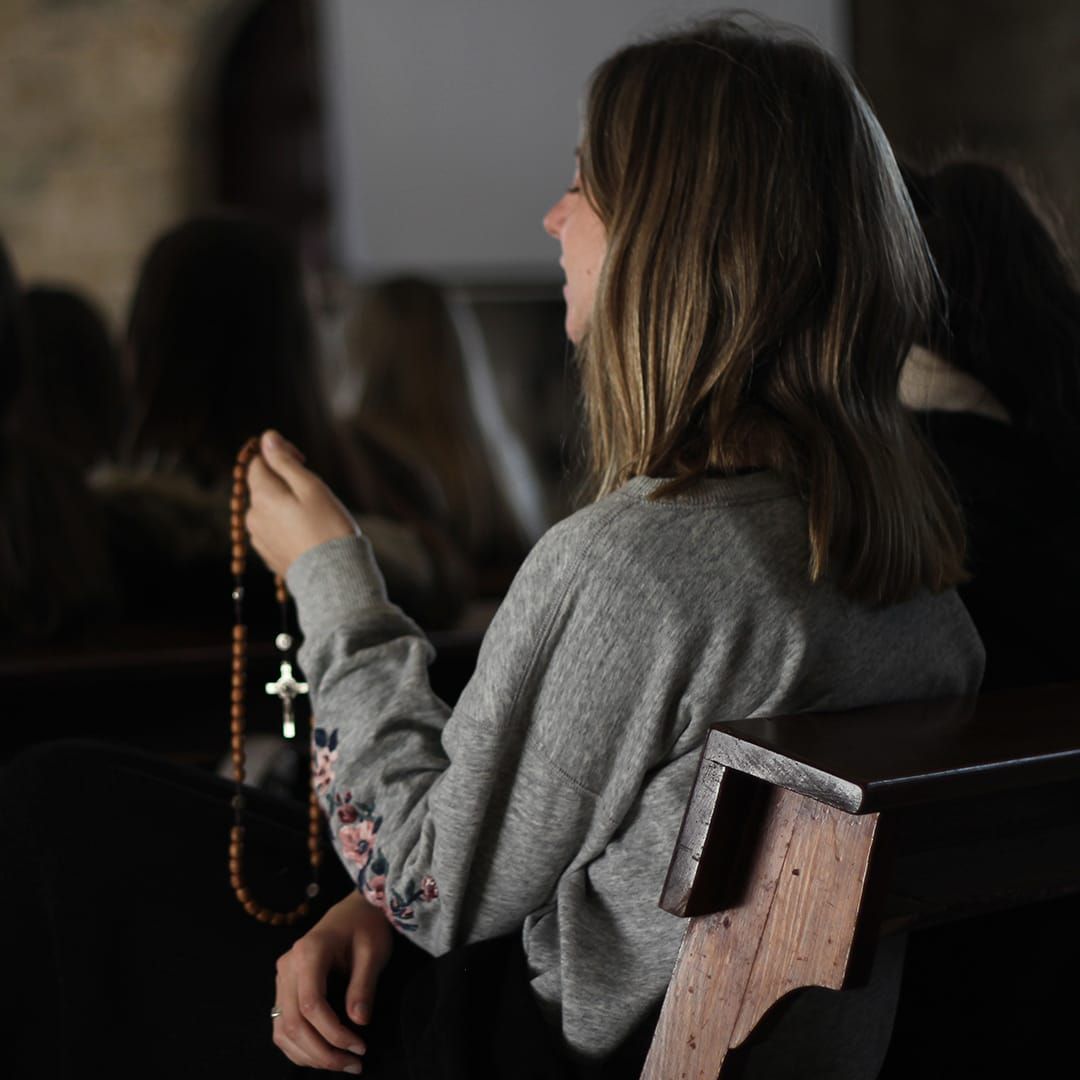 Sacerdote anima a tener fe en medio de la tormenta frente a controversias