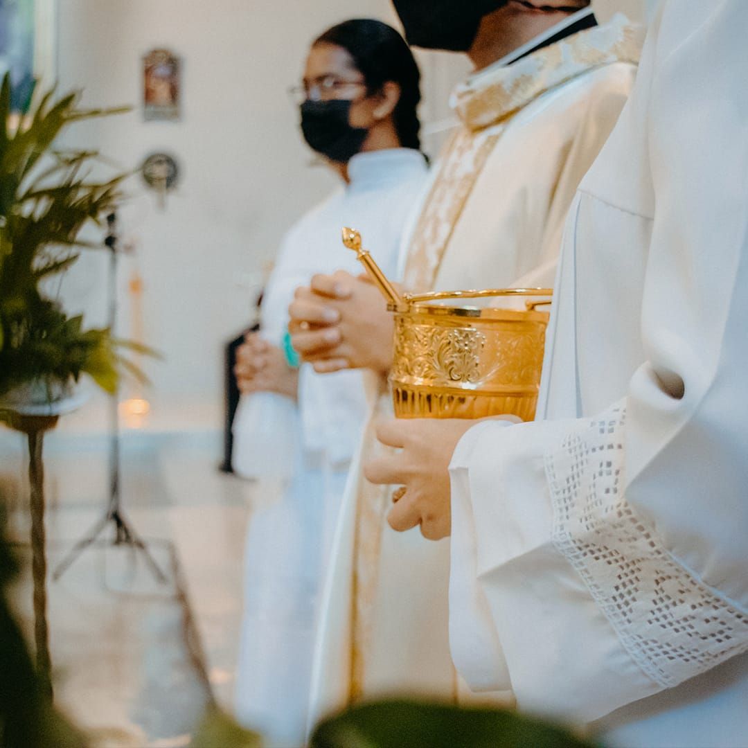 ¿Aún no te bautizas? Sacerdote explica por qué NO se puede bendecir el cadáver de un no bautizado