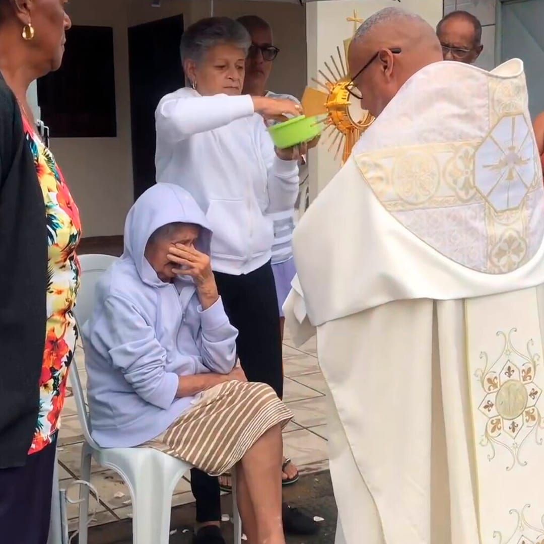 Corpus Christi, Jesús Eucaristía, Santísimo Sacramento, virales católicos, abuelita católica
