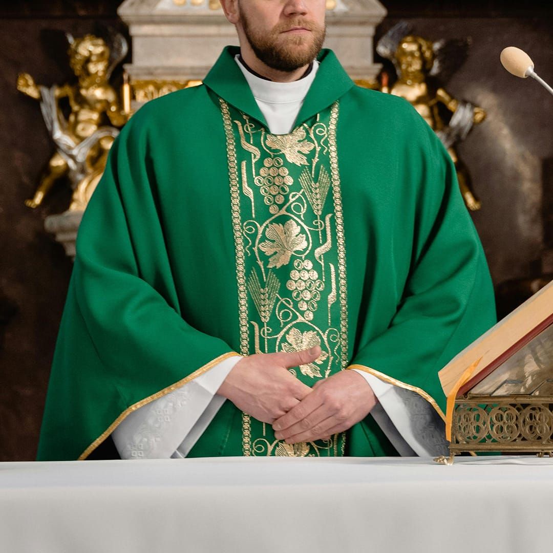 Tradición católica, nuevo sacerdote, primera estola de un sacerdote