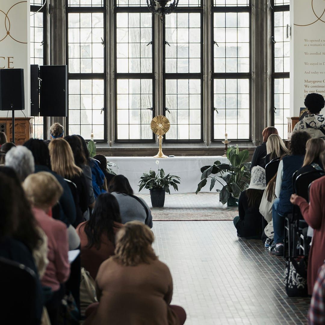 ¿Es válido orar solo con el pensamiento? Sacerdote contesta
