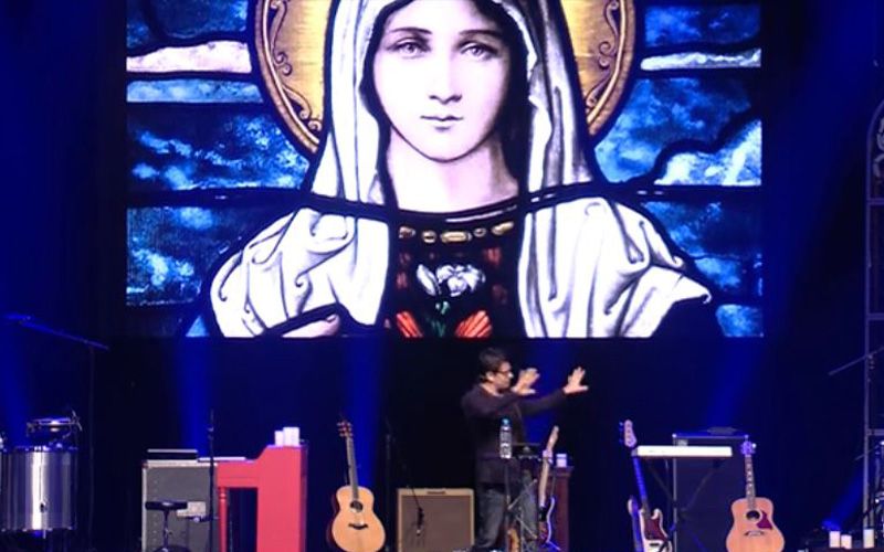 El día que Jesús Adrián Romero reconoció que los católicos NO adoran imágenes