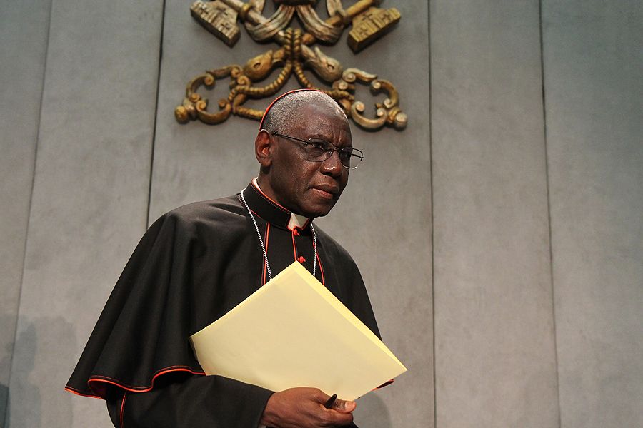 Cardenal Sarah propone que sacerdotes celebren la Misa Ad Orientem desde este Adviento