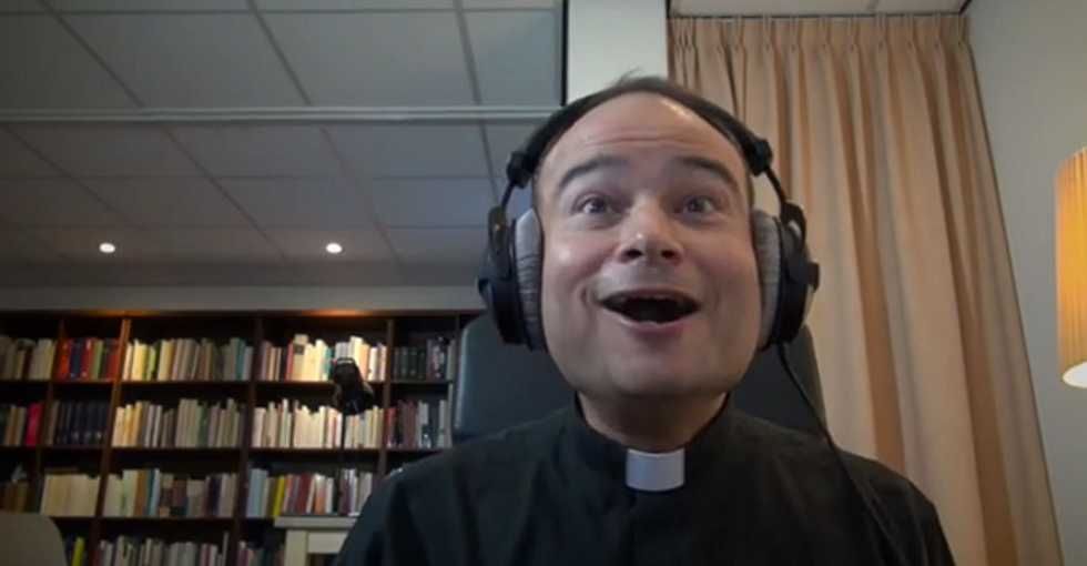 10 gifs para entender “lo que callan los sacerdotes”