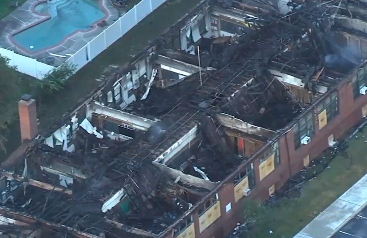 Imagen de la Virgen se salvó de voraz incendio y da consuelo a cientos